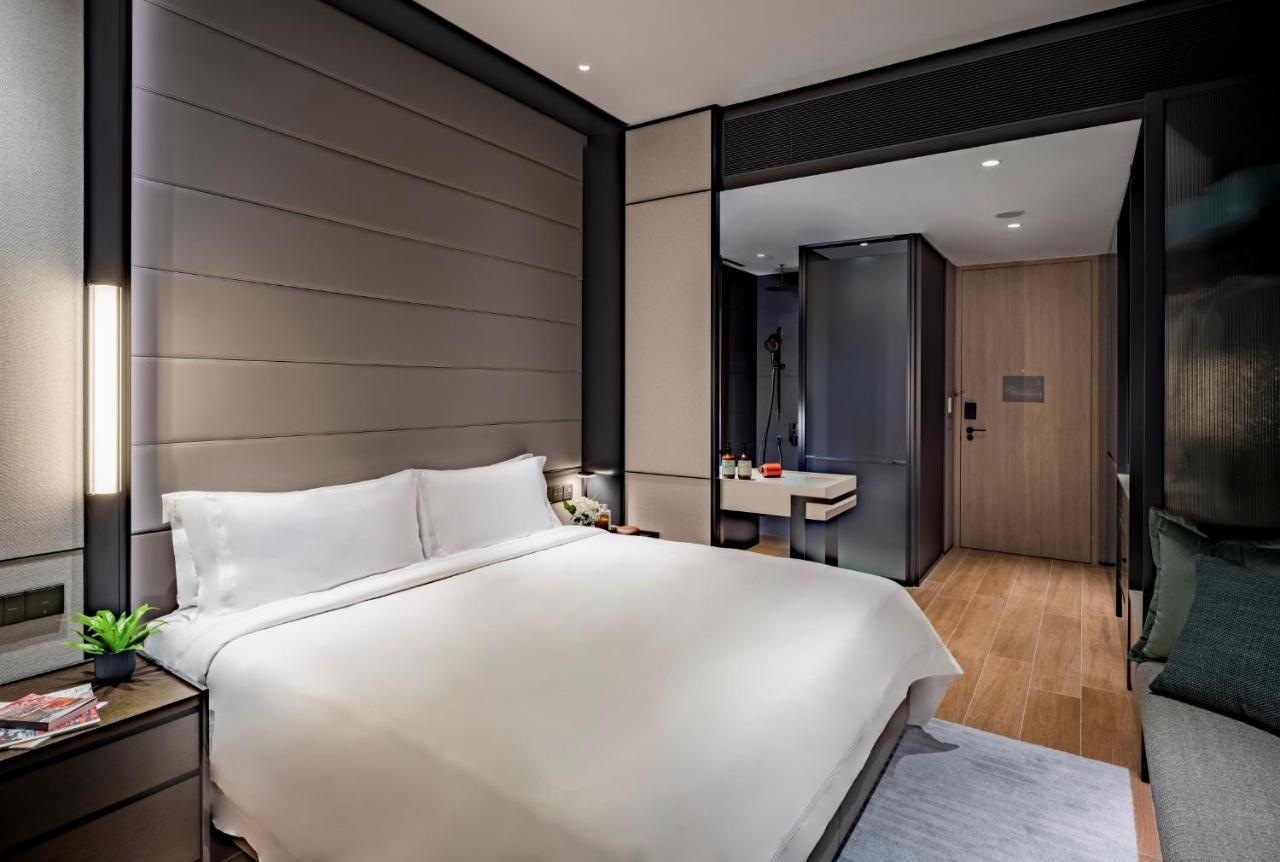 Khách sạn hẻo lánh Fraser River Promenade, 5*